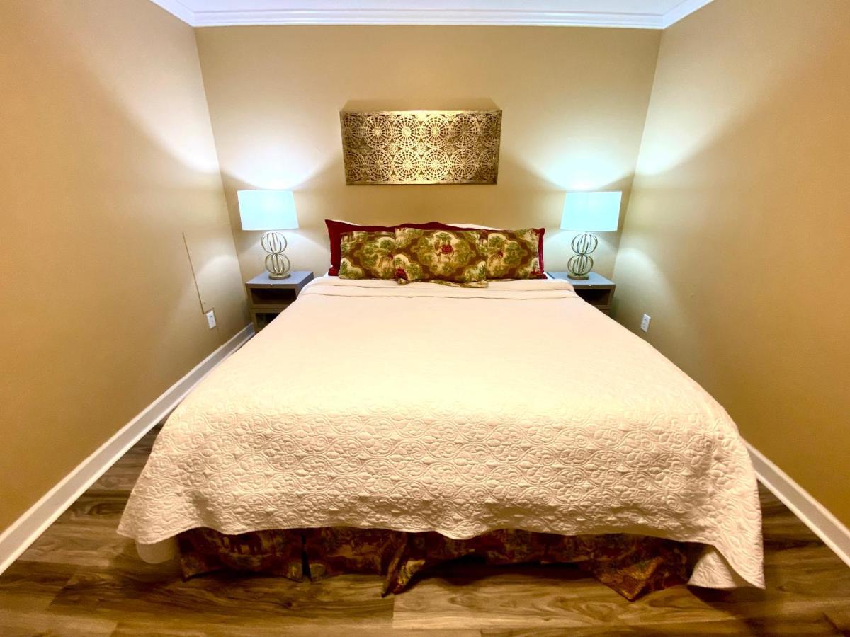 Trendy 2Bed 2 Bath Villa In The Village With King Bed ราลลี ภายนอก รูปภาพ