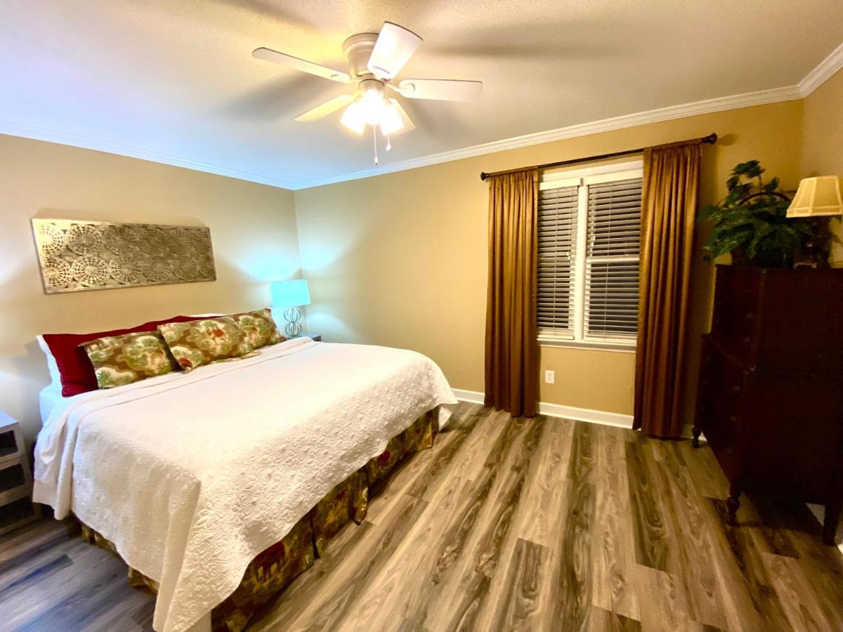 Trendy 2Bed 2 Bath Villa In The Village With King Bed ราลลี ภายนอก รูปภาพ